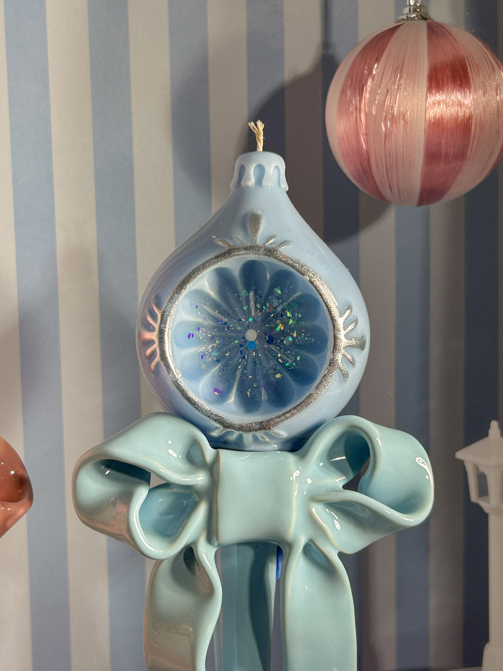 Новогодняя свеча шар "Коробочка из детства"