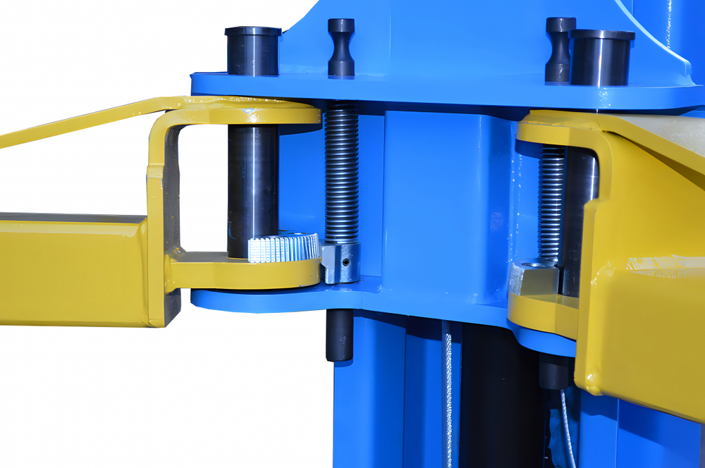 Подъемник двухстоечный GW-C4500 380 Great Wolf, 4.5 т, 380 вольт,  нижняя синхронизация, гидравлический