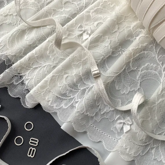 Кружево эластичное молочное 22 см, листочки