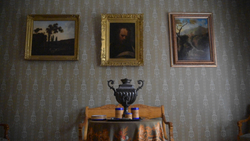 Кружка малая фарфоровая без ручки c берестой и с цитатами Лермонтова. Lermontov forever.