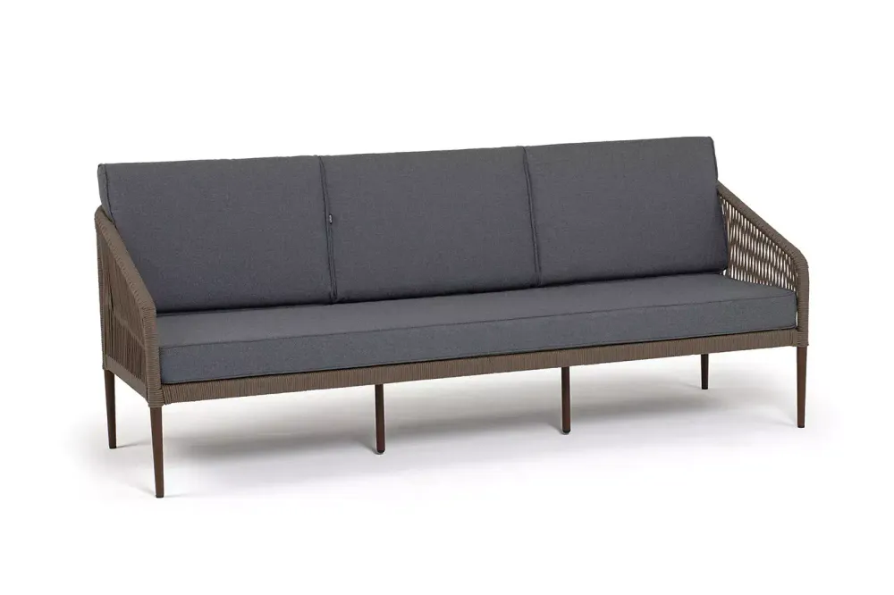 "Канны" диван 3-местный плетеный из роупа, каркас алюминий коричневый (RAL8016) муар, роуп коричневый круглый, ткань темно-серая 027