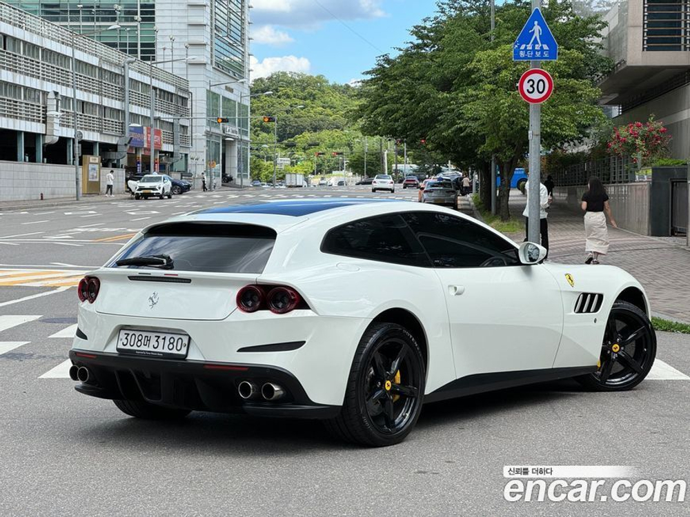 Ferrari GTC4 Lusso T 3.9 V8 (09.2019)