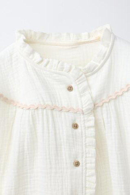 ZARA ПИЖАМА С КОНТРАСТНОЙ ВОЛНИСТОЙ ТЕКСТУРОЙ, ЭКРЮ