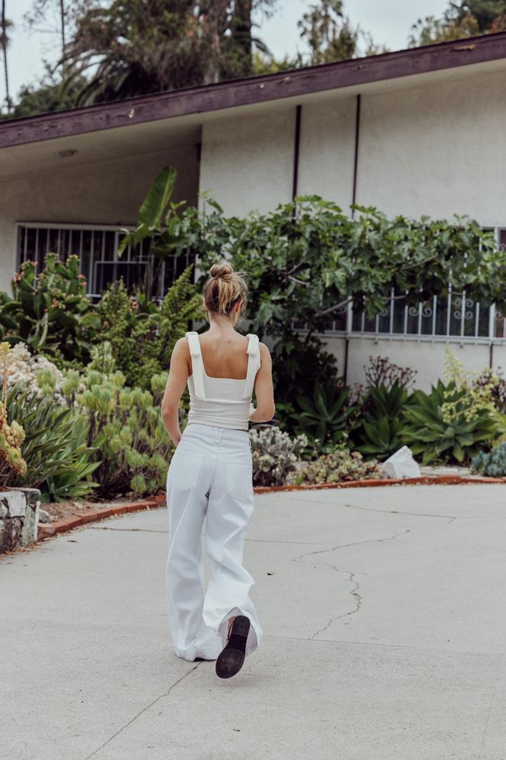 ZARA ТОП ИЗ ЭЛАСТИЧНОЙ ТАКНИ С БАНТАМИ, ЖЕЛТОВАТО-БЕЛЫЙ