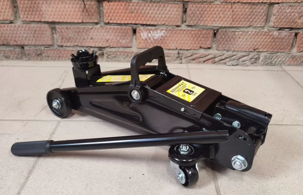 Домкрат подкатной 2 тонны