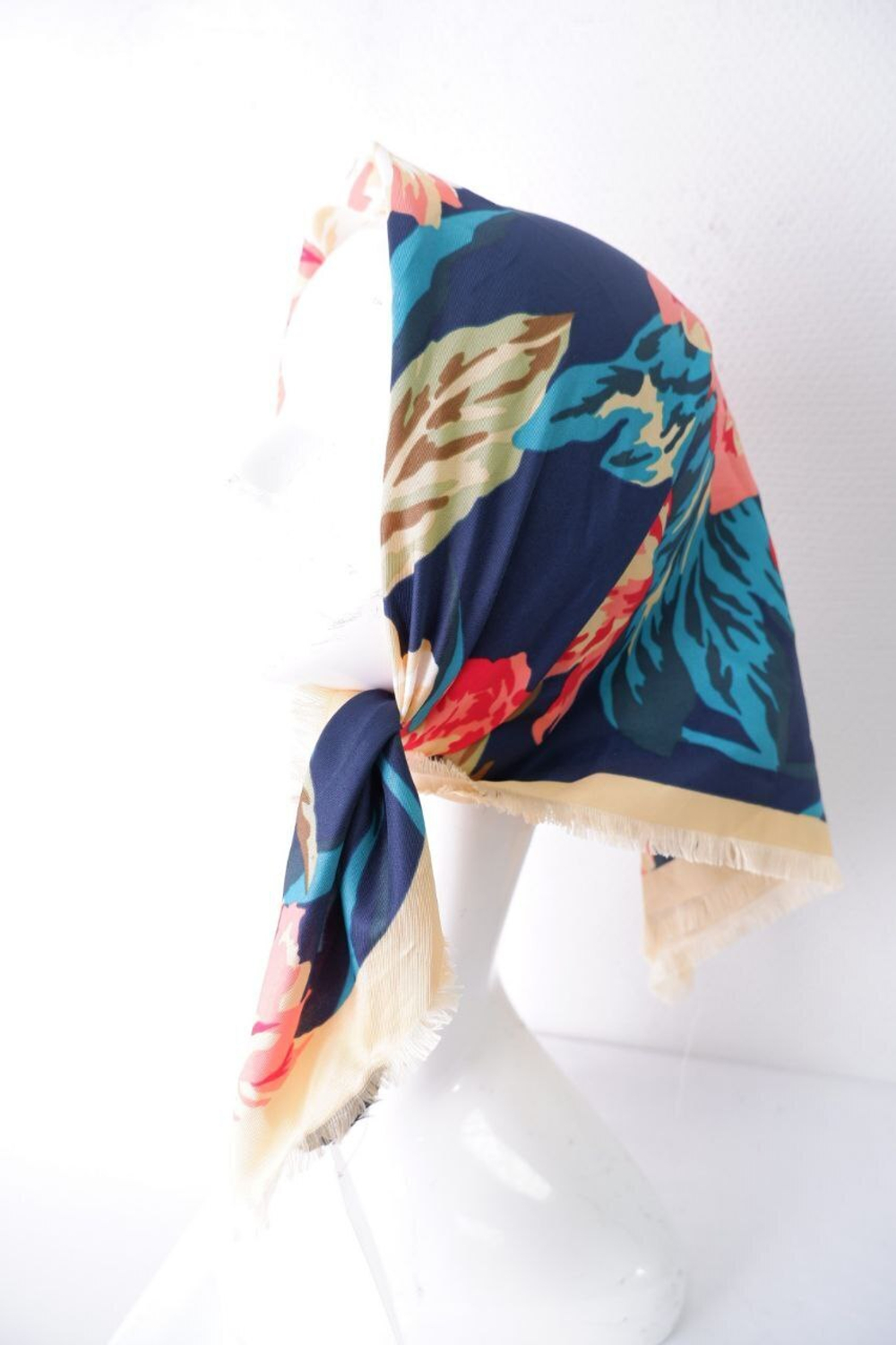 Платок Mango яркий