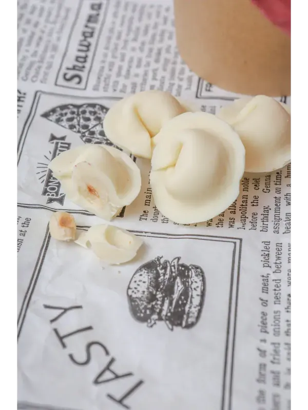 Шоколадные пельмени с фундуком внутри