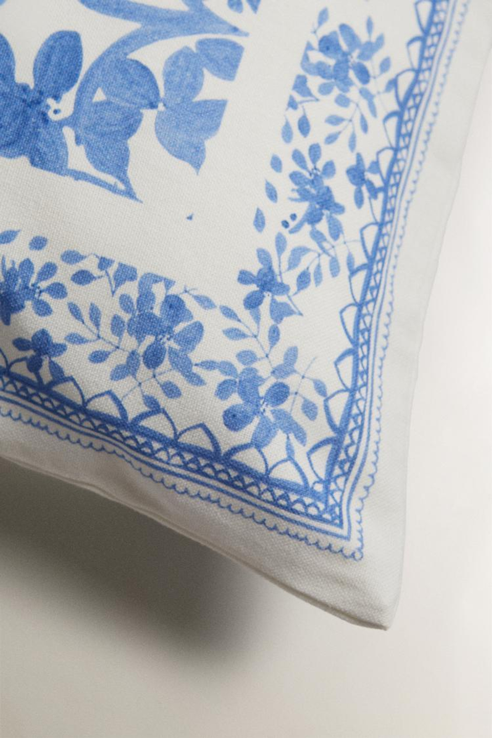 ZARA HOME ЧЕХОЛ ДЛЯ ДЕКОРАТИВНОЙ ПОДУШКИ С ПРИНТОМ «МОЗАЙКА», СИНИЙ