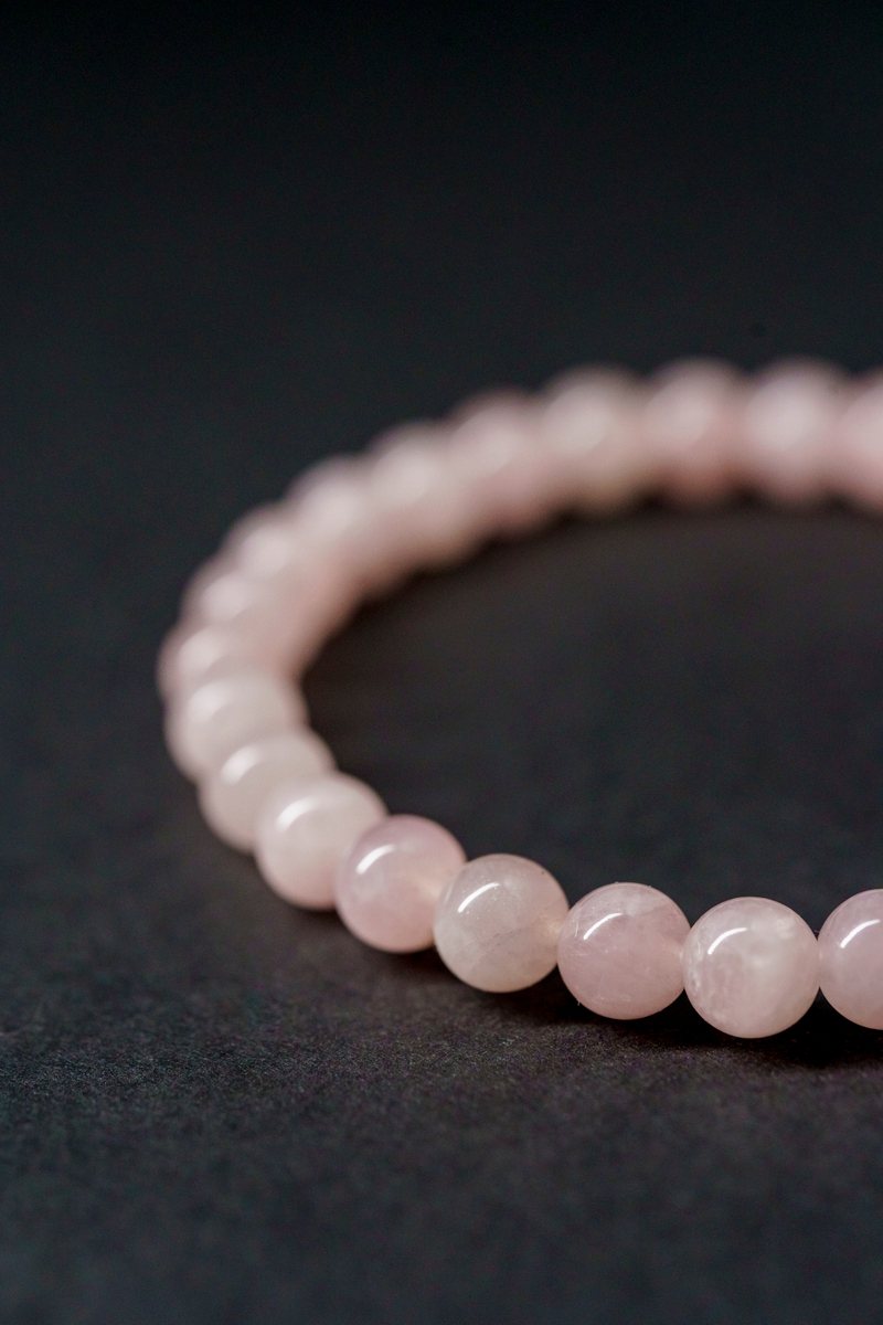 Браслет "Memo about Love&Luck" из розового кварца 6 мм с подвеской