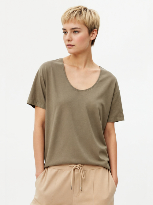 Свободная футболка со швом на спине