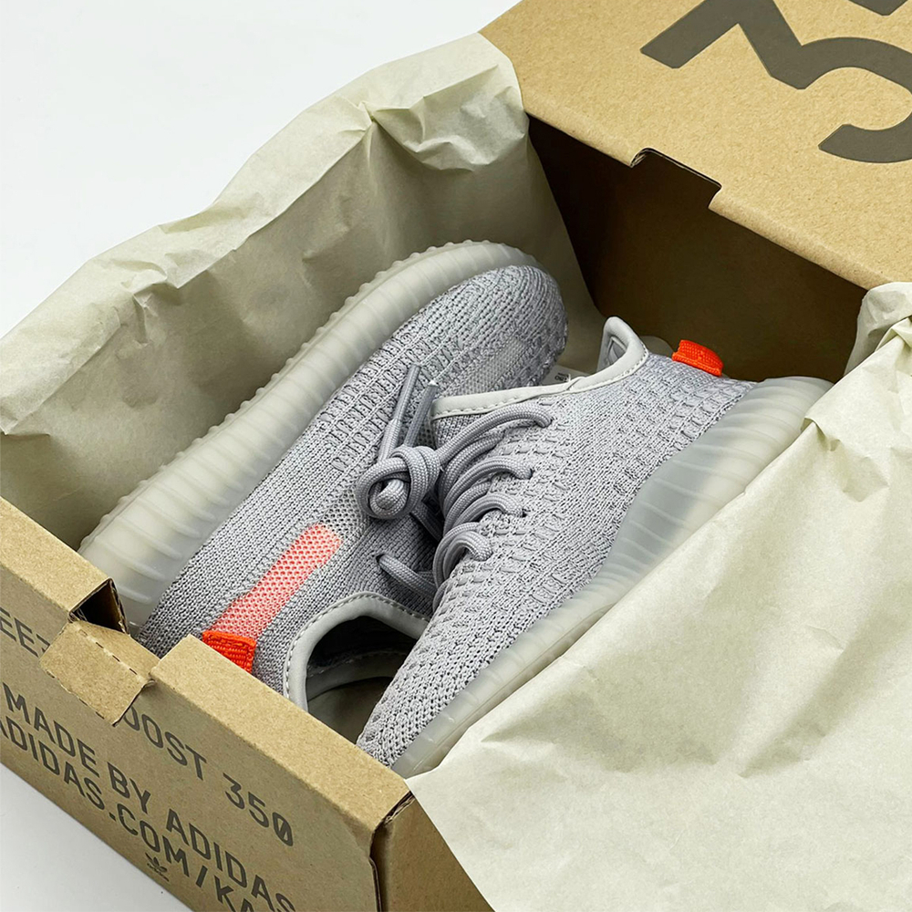 YEEZY 350 KIDS "TAIL LIGHT"