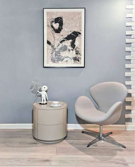 Прикроватная тумбочка 4267 с двумя выдвижными ящиками светло-серая