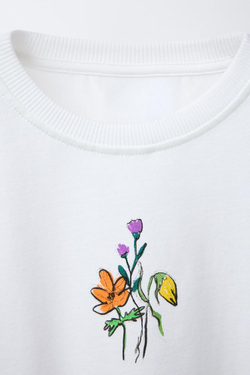 ZARA ФУТБОЛКА С ЦВЕТОЧНЫМ ПРИНТОМ И НАДПИСЬЮ, БЕЛЫЙ