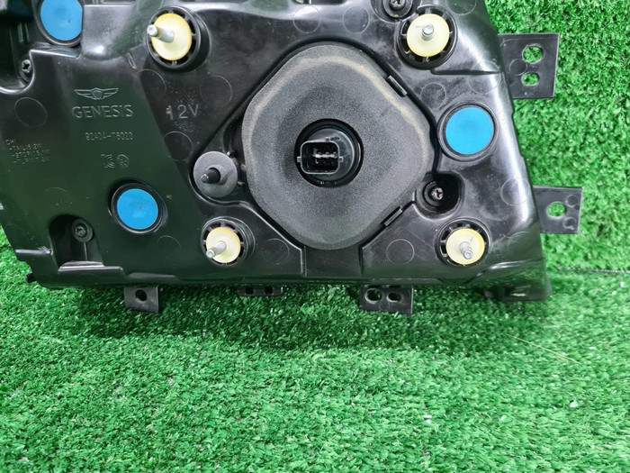 Фонарь правый внутренний Genesis GV80 (2020-2023)