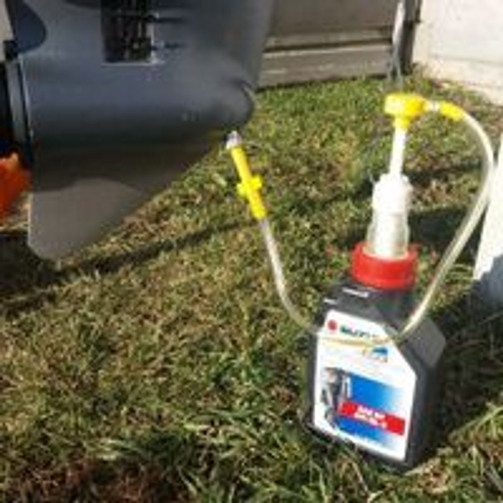 Насос ручной Skipper для замены масла в редукторе ПЛМ для Suzuki, c металлическим адаптером