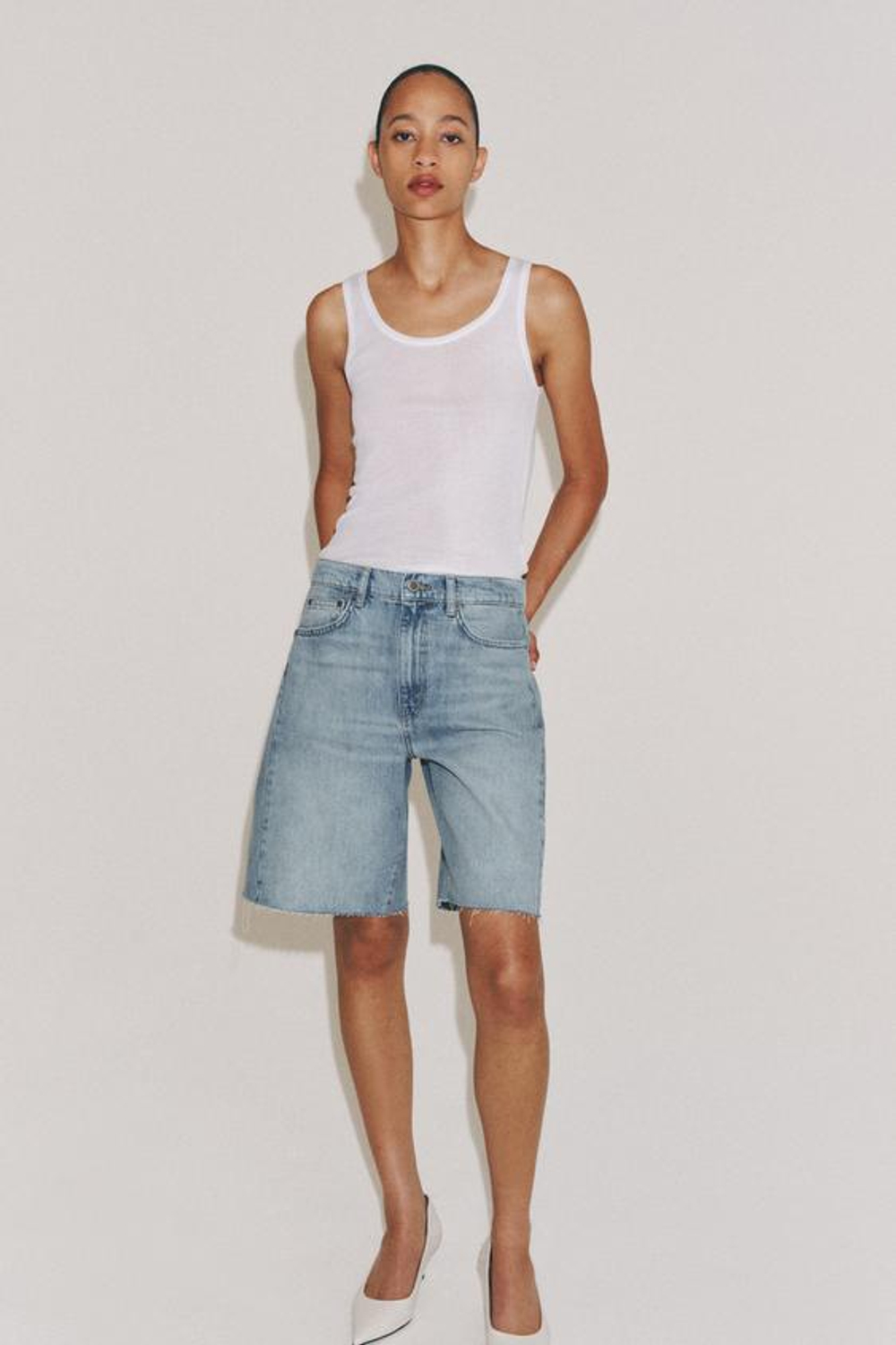 ZARA ДЖИНСОВЫЕ ШОРТЫ RELAXED СО СРЕДНЕЙ ПОСАДКОЙ — ZW COLLECTION, ГОЛУБОЙ
