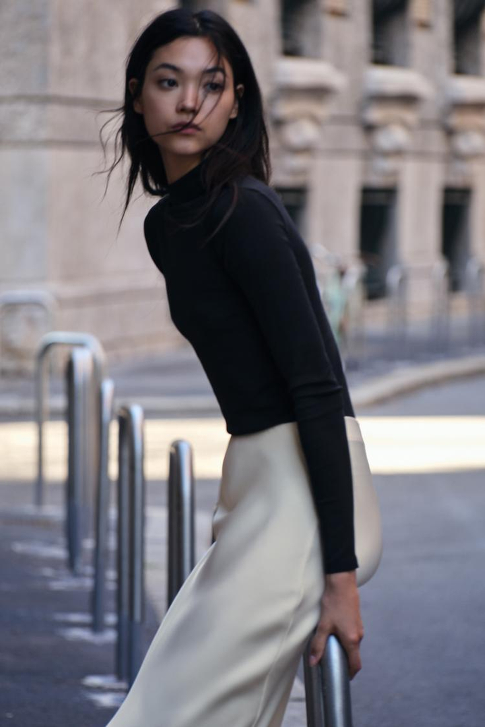 ZARA ФУТБОЛКА С ВЫСОКИМ ВОРОТНИКОМ, ЧЕРНЫЙ