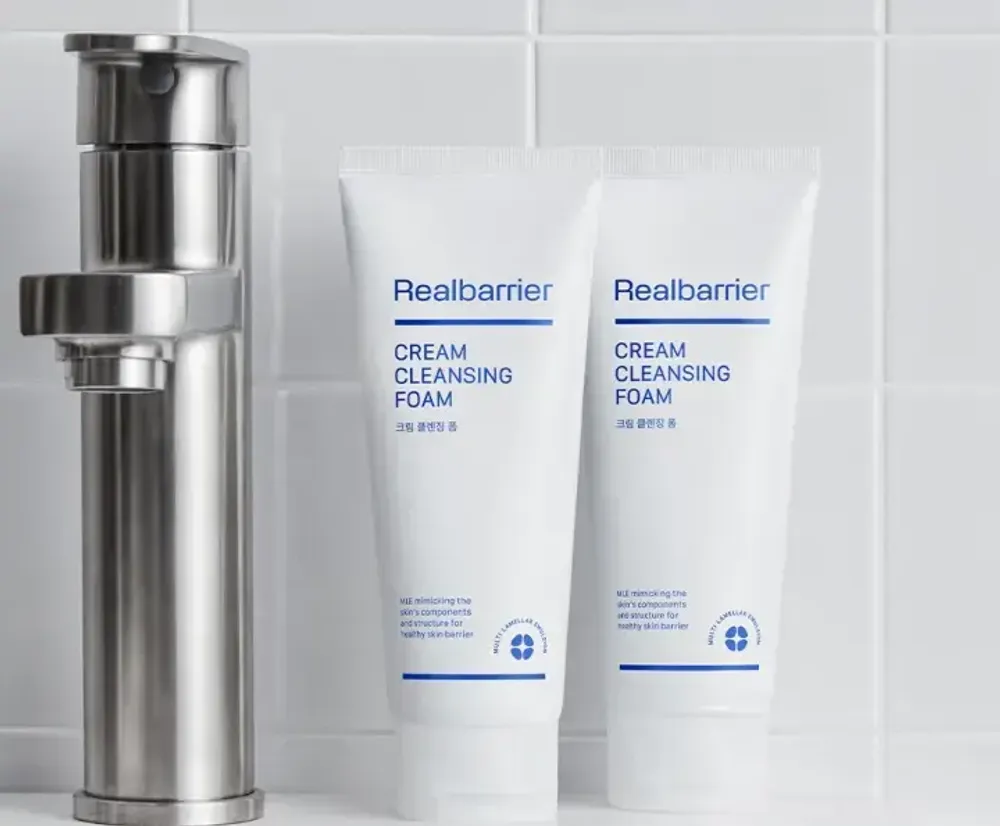 Очищающая пенка с церамидами и технологией MLE® Real Barrier Cream Cleansing Foam 120 мл