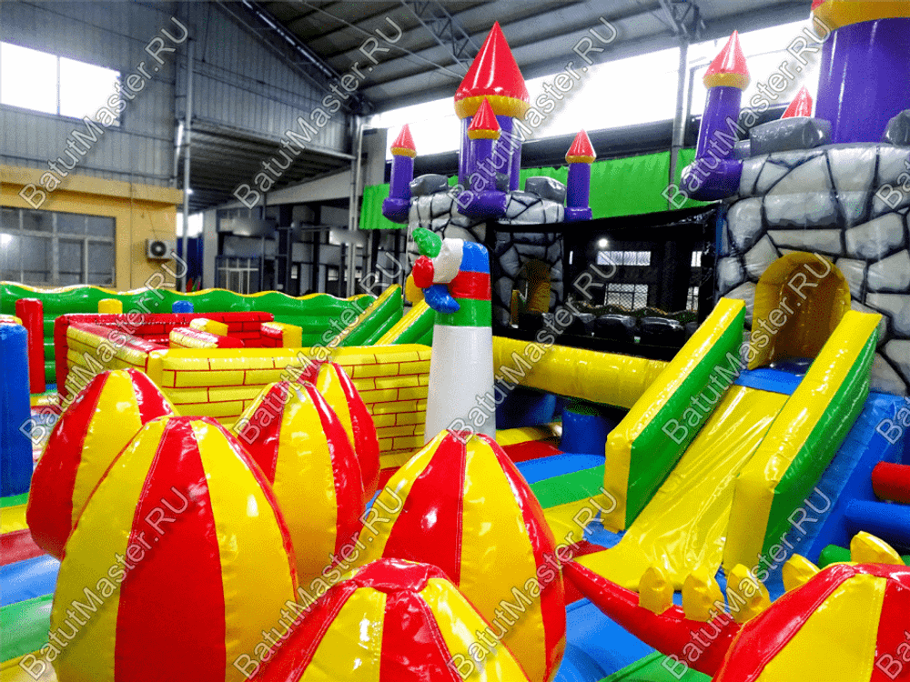 Большой надувной батут "Средневековье" 12*12*5 м