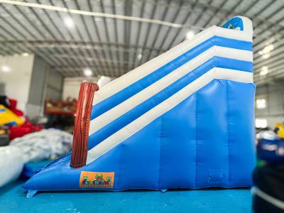 Коммерческий надувной батут «Зимняя горка Арктика», 6*4*6 м
