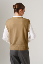 23092 Жилет женский (песочный)