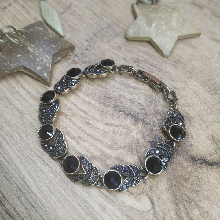 Браслет Vogue Цветочек кристалл черный граненый стразы графитовые металл золотистый на красном бархате