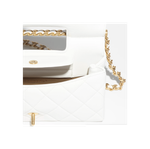 Сумка Chanel Flap Bag с верхней ручкой из кожи ягнёнка, белая
