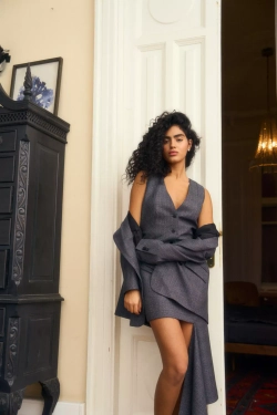 Жилетка в серую клетку