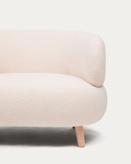 Кресло Luisa из экрю-букле с ножками из массива бука, 90 см Испания La Forma