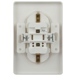 Розетка Intro Style 7-208-01 двойная с заземлением 2X2P+E Schuko со шторками, 16А-250В, IP20, СУ, белый
