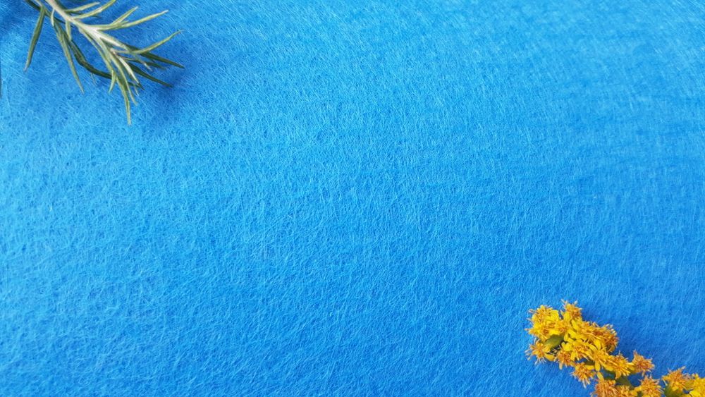 Фетр средней жесткости 2 мм, ш. 1 м, 215,4 гр/м2, голубой