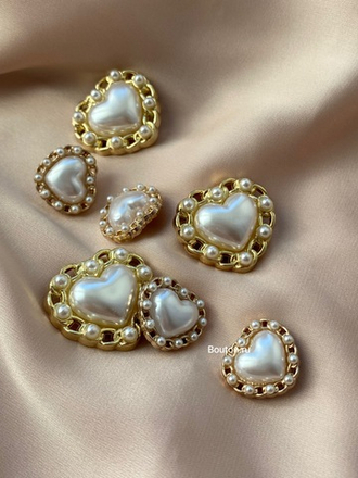 Пуговицы жемчужные сердечки в золотистом обрамлении цепь