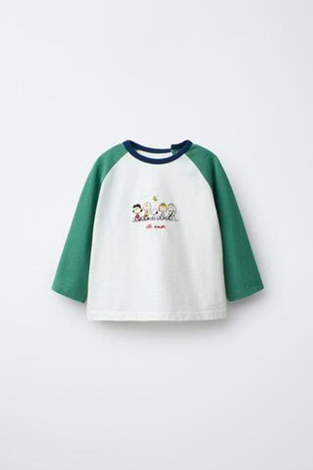 ZARA ФУТБОЛКА С РУКАВАМИ РЕГЛАН SNOOPY PEANUTS™, ЭКРЮ/ЗЕЛЕНЫЙ