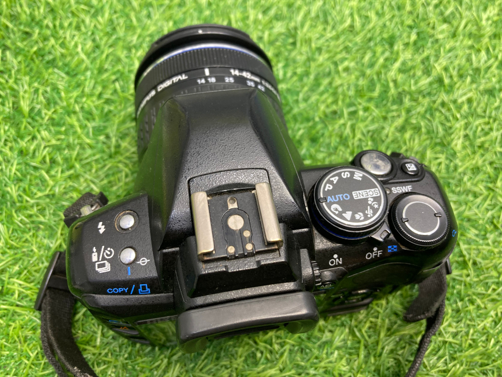 Olympus E-420 Kit 14-42 3.5-5.6 ED
