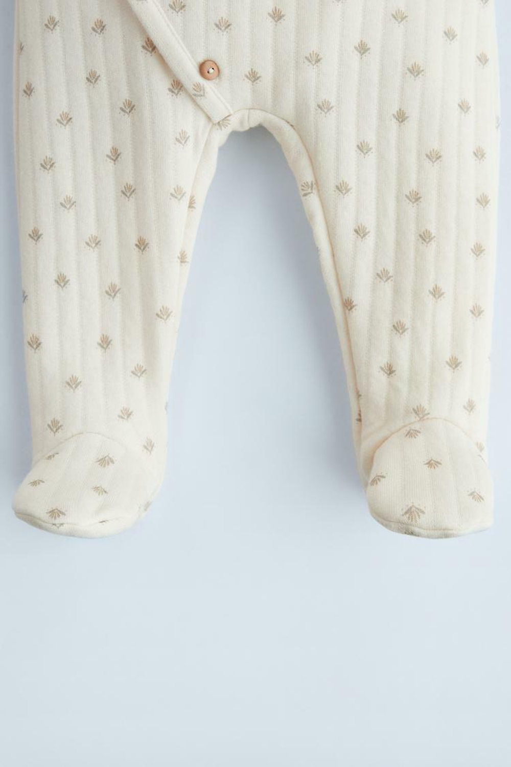 ZARA СТЕГАНЫЙ КОМБИНЕЗОН С ЦВЕТОЧНЫМ ПРИНТОМ, ЭКРЮ