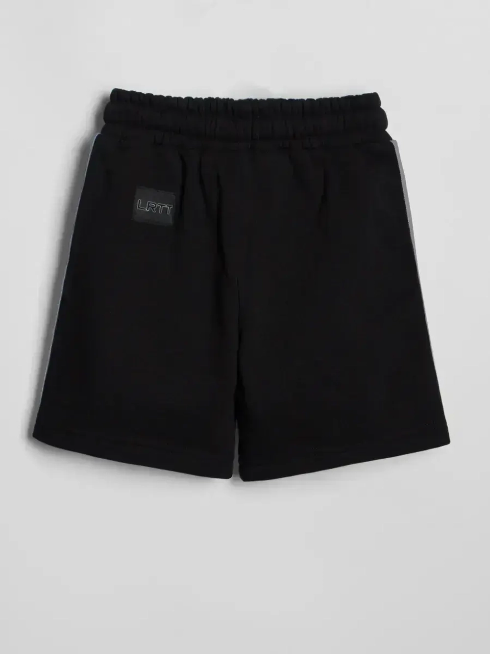 Спортивные шорты для мальчика на лето