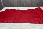 Фото целой шкуры кожи из италии Кузна цв. Красный / Cusna Fiora Red, тощ. 1,4-1,6 мм