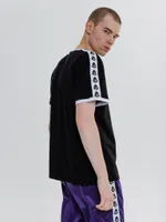 Футболка Unaffected с лампасами Черная