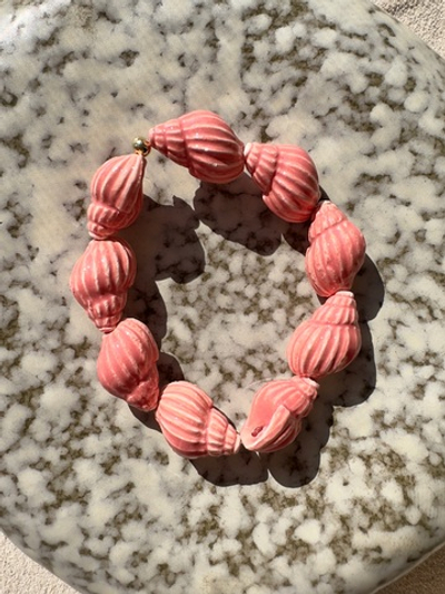 Браслет Ракушки из керамики коралловый цвет