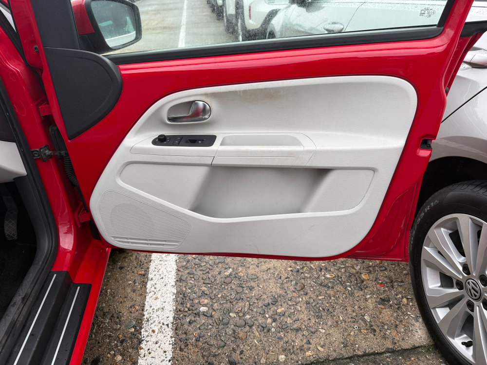 Volkswagen up!, 2013