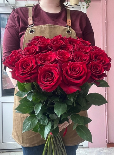 Букет из 21 красной розы 70см