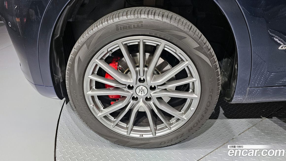 Maserati Levante 3.0 Дизель AWD GranLusso (05.2020)