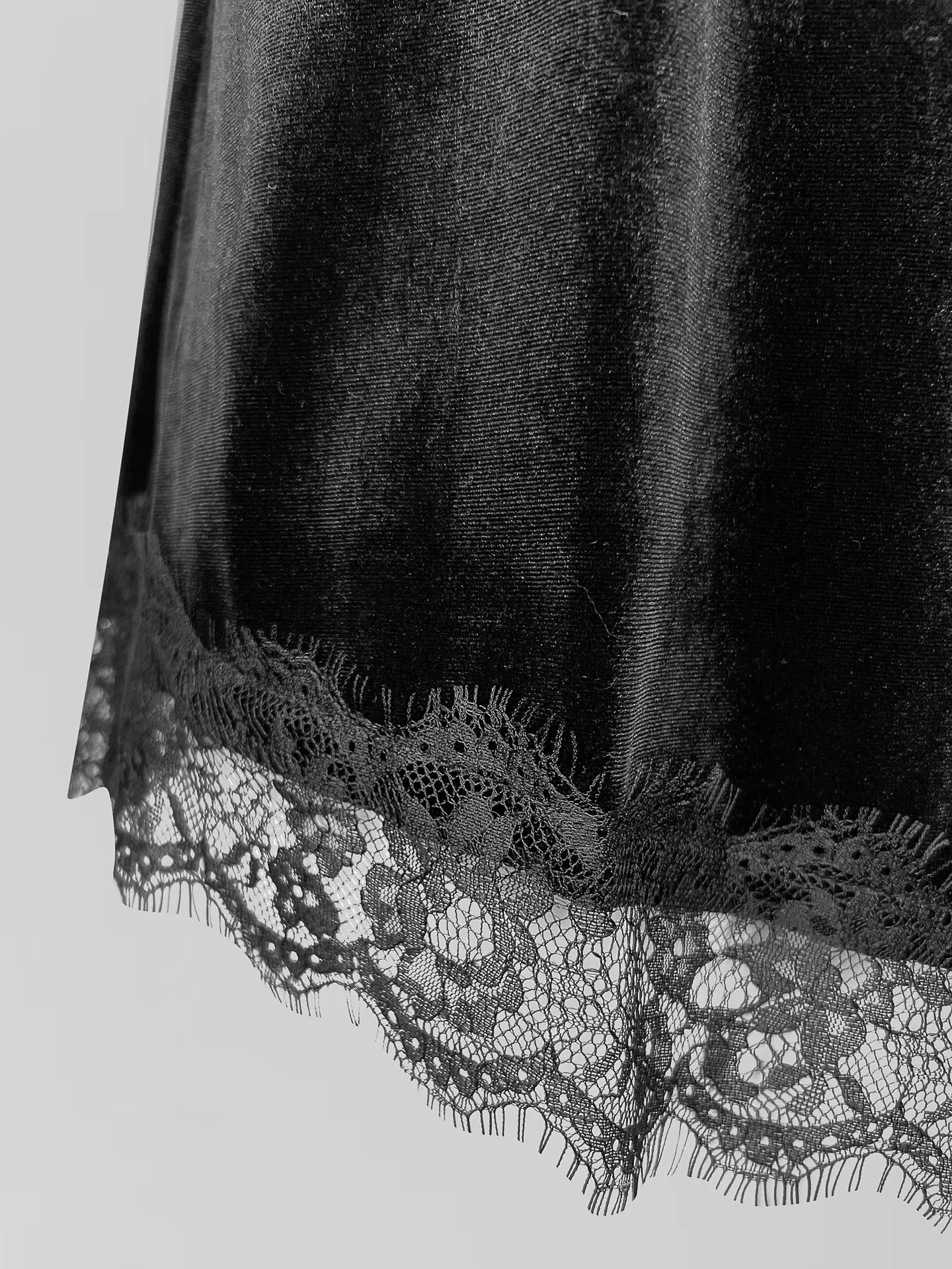 Майка Talantova велюровая удлиненная с вставками кружева