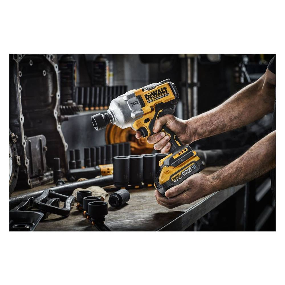 Аккумуляторный гайковерт DeWalt DCF961NT ударный (без акк, без з/у)