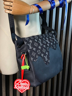 Сумка-мессенджер Louis Vuitton
