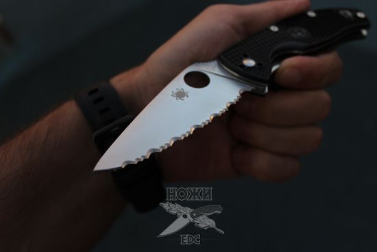 Складной нож Spyderco Tenacious Lightweight 122SBK c клинком из стали 8Cr13MoV, рукоять FRN