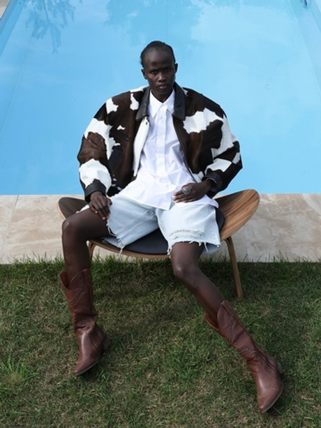 Укороченная кожаная куртка с коровьим принтом