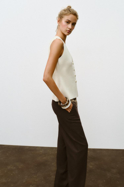 ZARA ТРИКОТАЖНЫЙ ЖИЛЕТ С ОБТЯЖНЫМИ ПУГОВИЦАМИ, ЭКРЮ