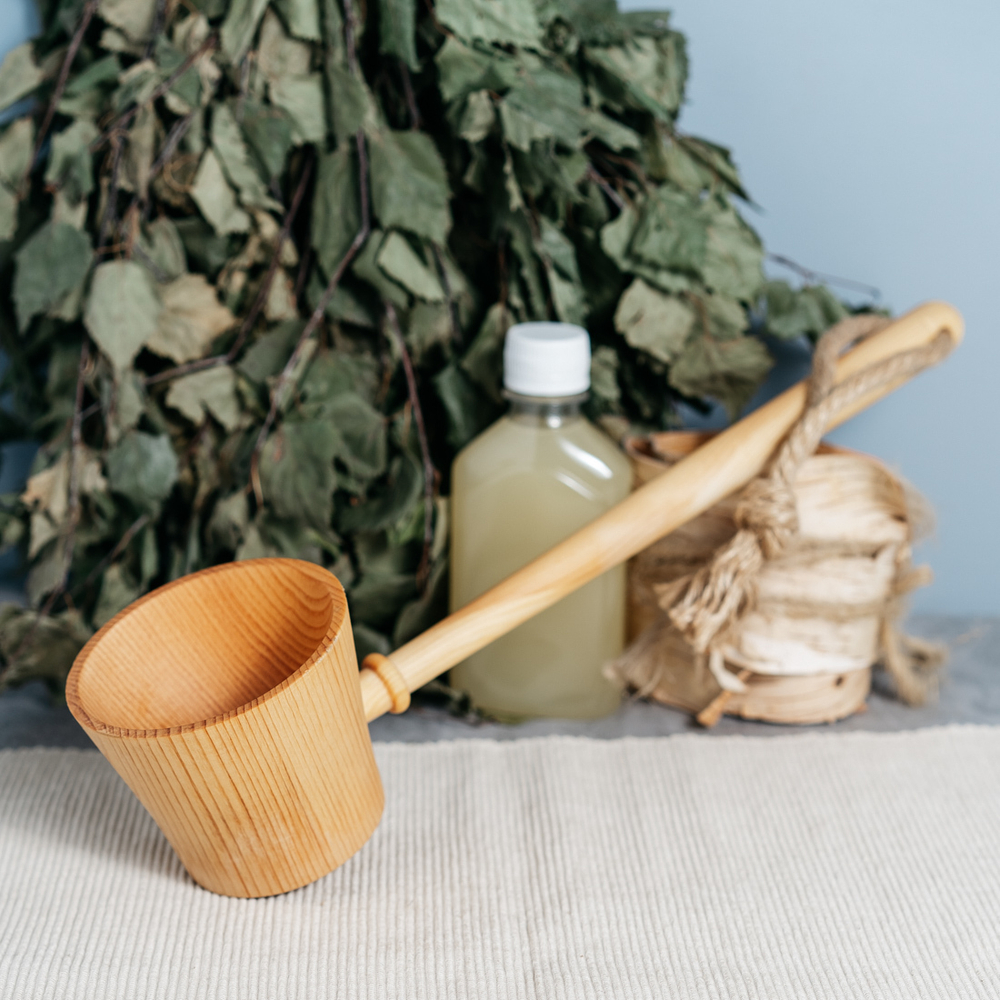 Ковш для подачи пара в бане из сибирского кедра. BK13