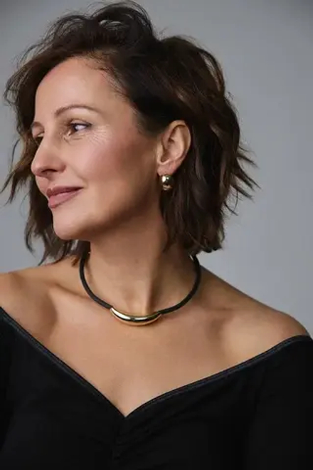 Колье "Моно" черный каучук с золотой вставкой